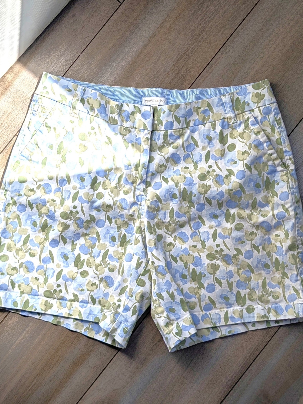 Crown & Ivy Floral Cotton Blend Women’s Shorts - Blue & Olive